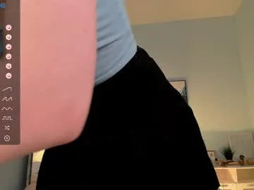 naturelly – webcam model profile photo