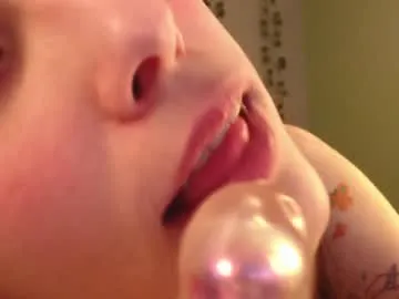 sarakinski – webcam model profile photo