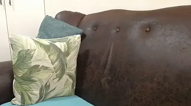 bustylaura4u – webcam model profile photo