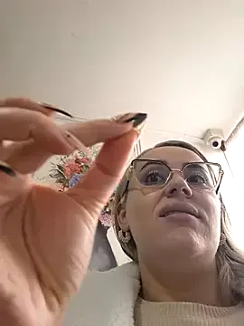 CurvyLust_x – webcam model profile photo