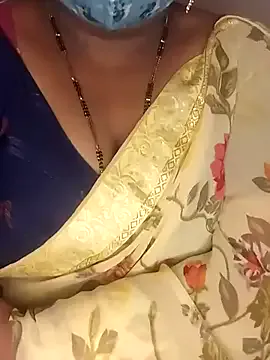 Divyahoty – webcam model profile photo