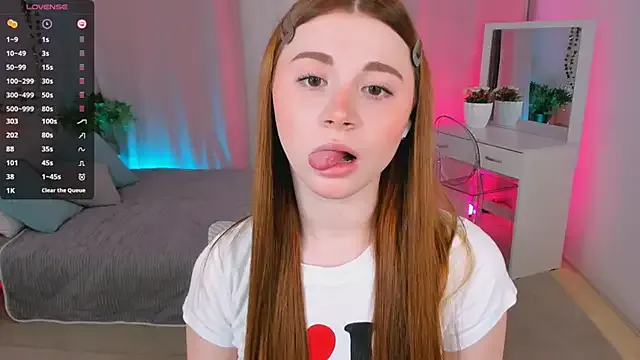 Freckle_Diyana – webcam model profile photo