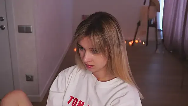 hereandnows_ – webcam model profile photo