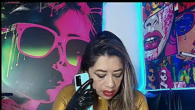 LatexDevil_Blondie – webcam model profile photo