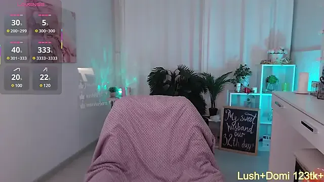 LauraWifeness – webcam model profile photo