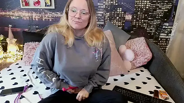 little-leni – webcam model profile photo