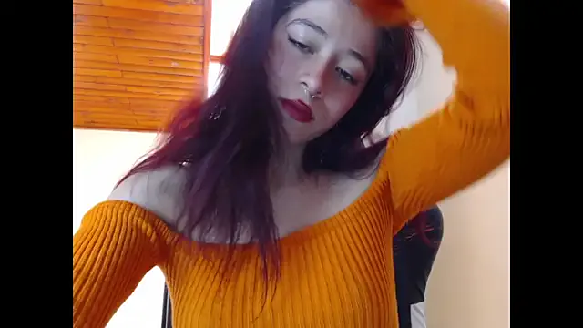 SuzzyyM – webcam model profile photo